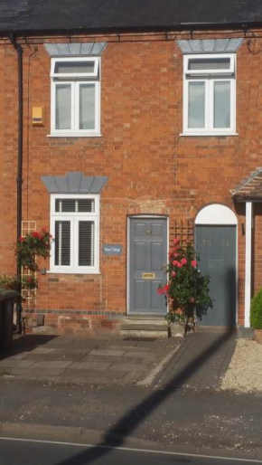 Cottage 5 minutes walk to river and town centre